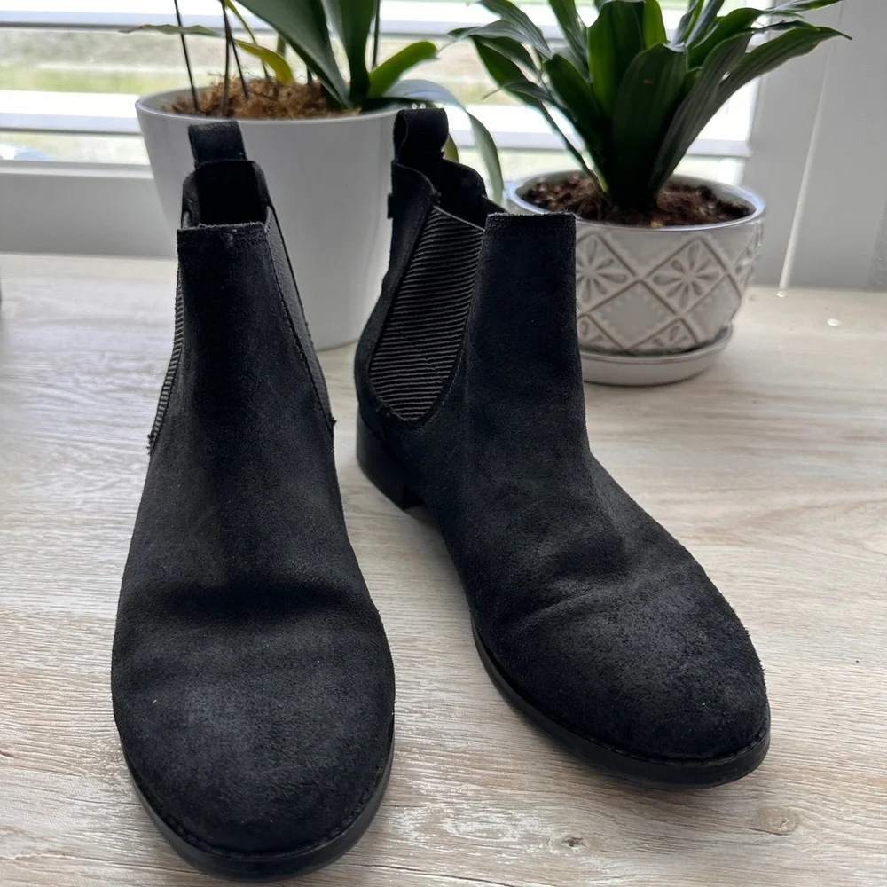 Toms Black Suede Women’s Chelsea Boots - Picture 1 of 8